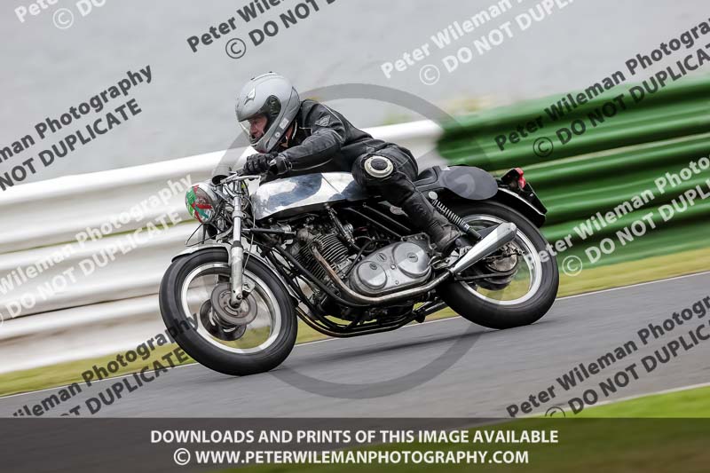 Vintage motorcycle club;eventdigitalimages;mallory park;mallory park trackday photographs;no limits trackdays;peter wileman photography;trackday digital images;trackday photos;vmcc festival 1000 bikes photographs